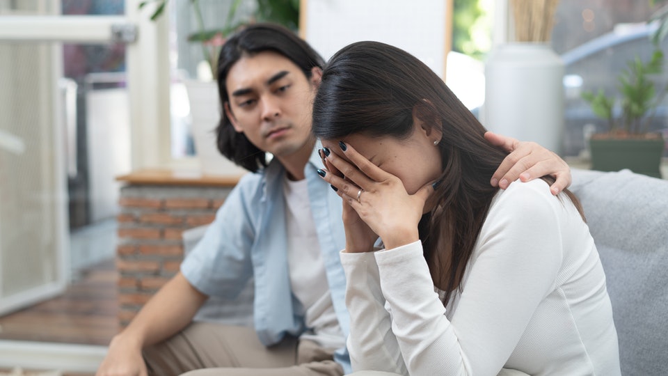 8 Subtle Ways To Defuse Any Conflict, According To Experts 8 Subtle Ways To Defuse Any Conflict, According To Experts